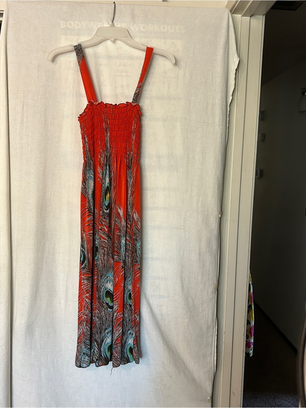Red Peacock-Print Smocked Maxi 👗 - Picture 2 of 3